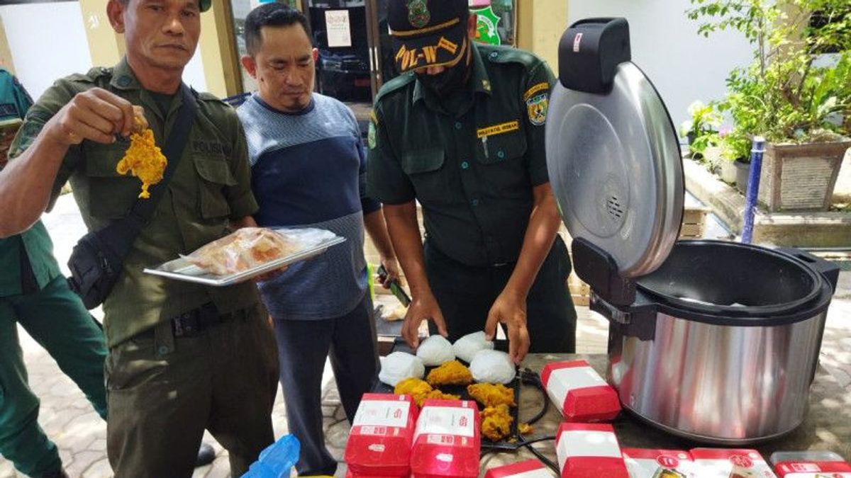 Polisi Syariat Aceh Gerebek Indomaret Menjual Makanan di Siang Hari