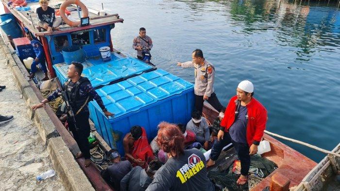 Polisi Tangkap Kapal Pengebom Ikan di Perairan Simeulue