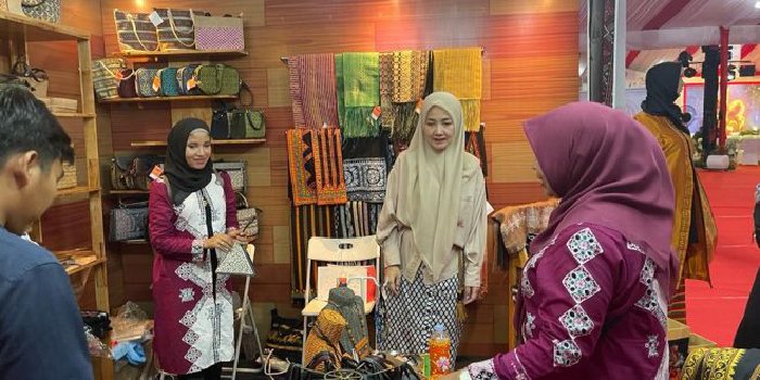 Produk Kerajinan Aceh Laris Manis di Expo Nasional Dekranas