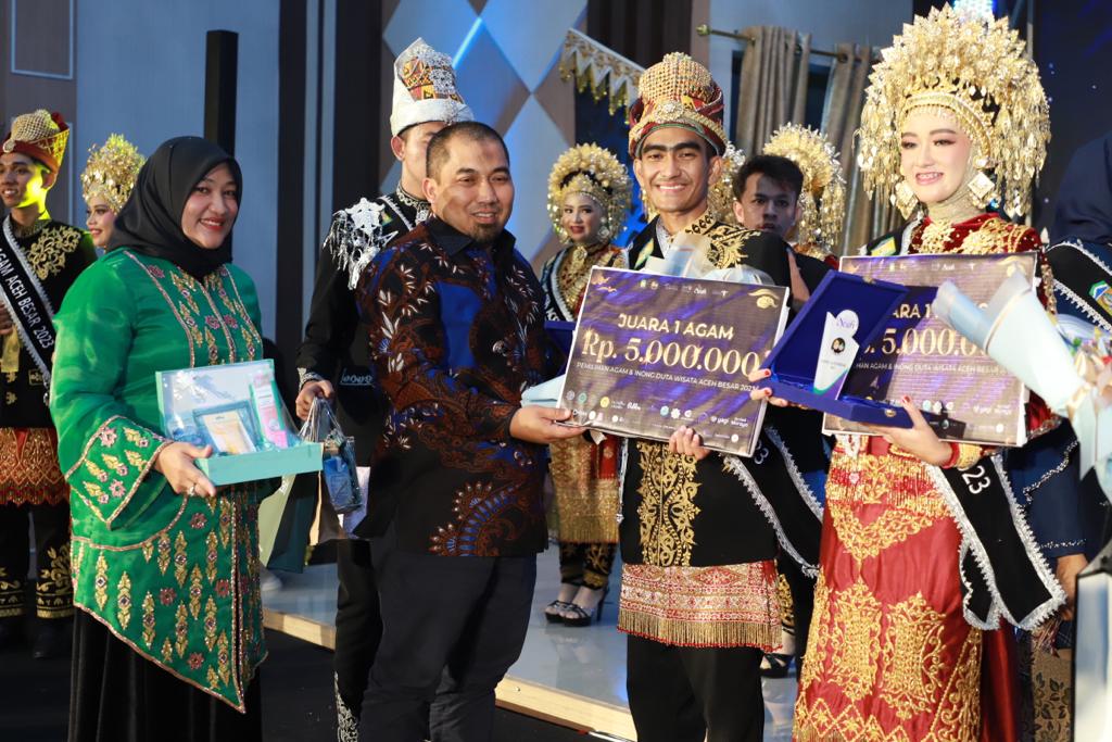 Kamal Kurnia Hasan dan Maghfirah Duta Wisata Aceh Besar 2023