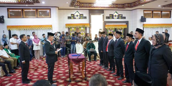 Penjabat Gubernur Lantik Komisioner KIP Aceh