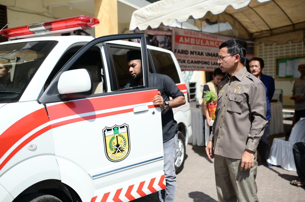 Masyarakat Gampong Laksana Dapat Ambulans Gratis dari Ketua DPRK