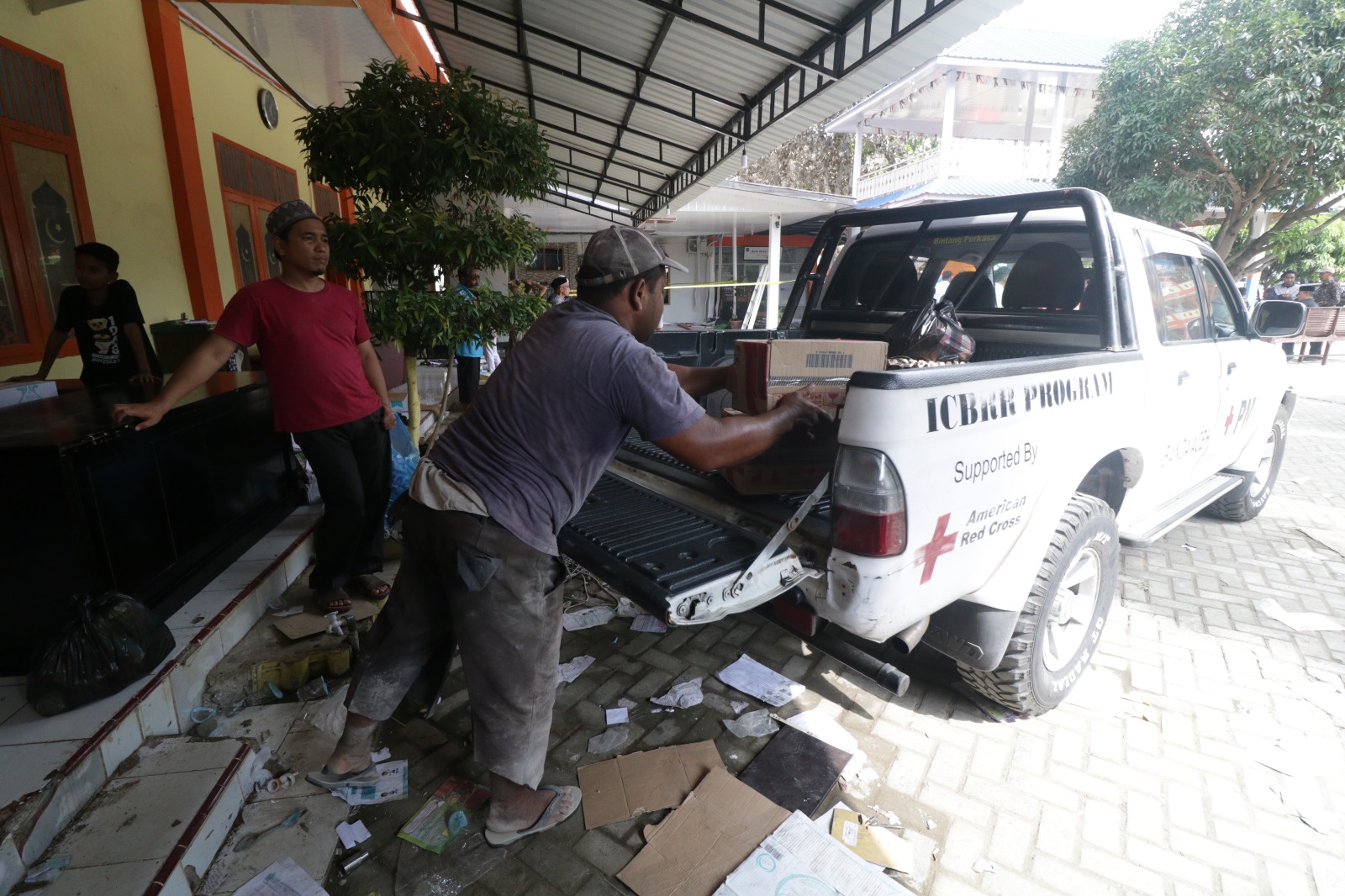PMI Kota Banda Aceh Salurkan Bantuan Masa Panik untuk Korban Kebakaran