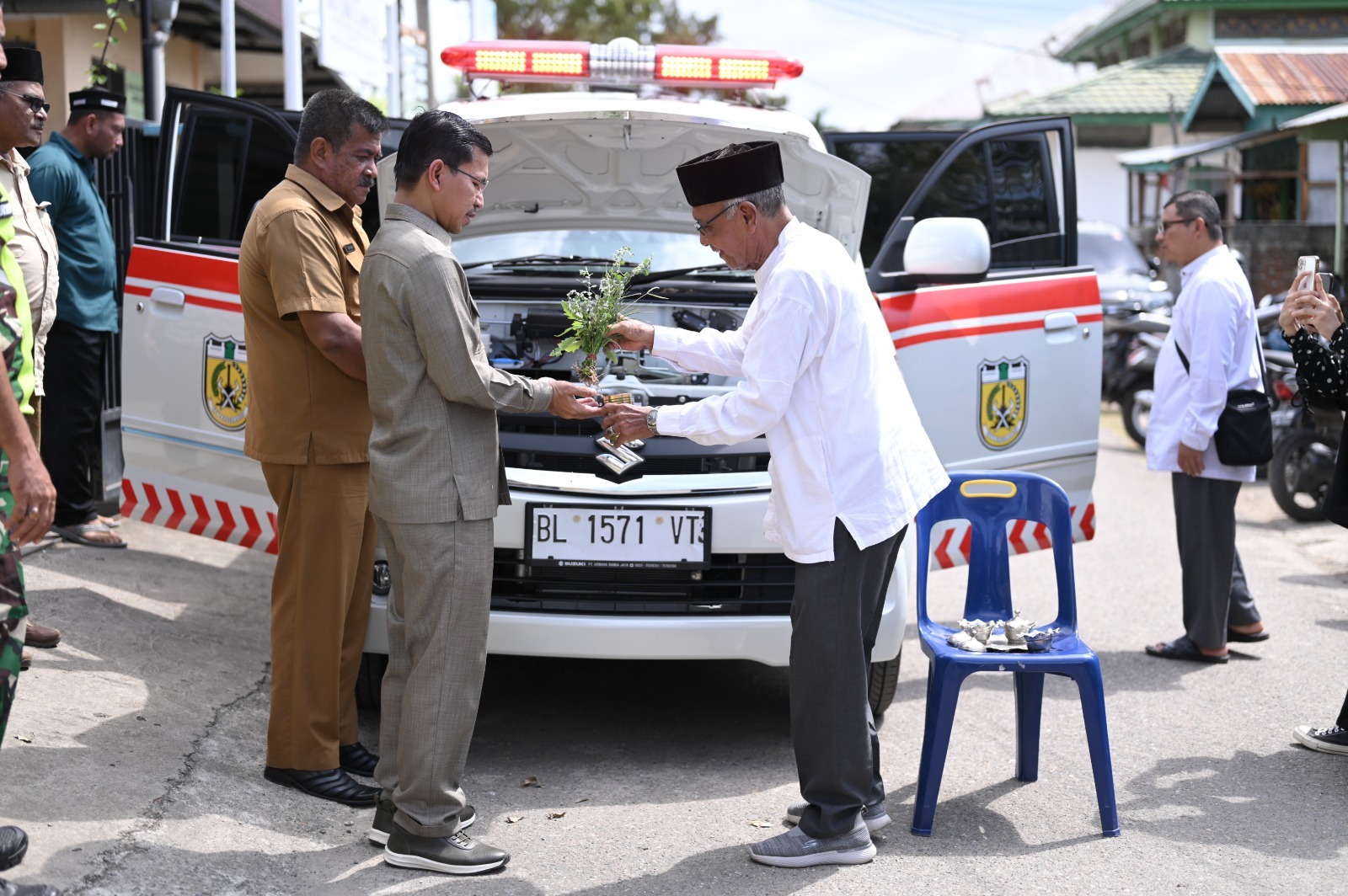 Warga Gampong Lampulo Dapat Ambulans Gratis