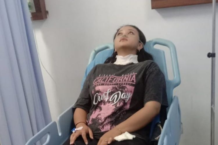 leher wanita pengendara motor luka parah terjerat kabel fiber optik