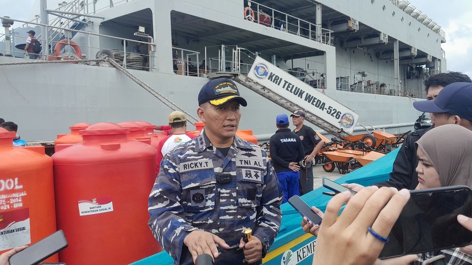 Mensos Akan Bakti Sosial ke Kei Besar Naik KRI Teluk Weda 526