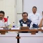 Plh Sekda Aceh, Ketua Harian PB PON  Aceh-Sumut, Azwardi, melaksanakan rapat CdM Laporan Harian Kegiatan PON XXI Aceh-Sumut 2024, di Aula Rumah dinas wakil Gubernur Aceh, Jumat pagi 13/9/2024.