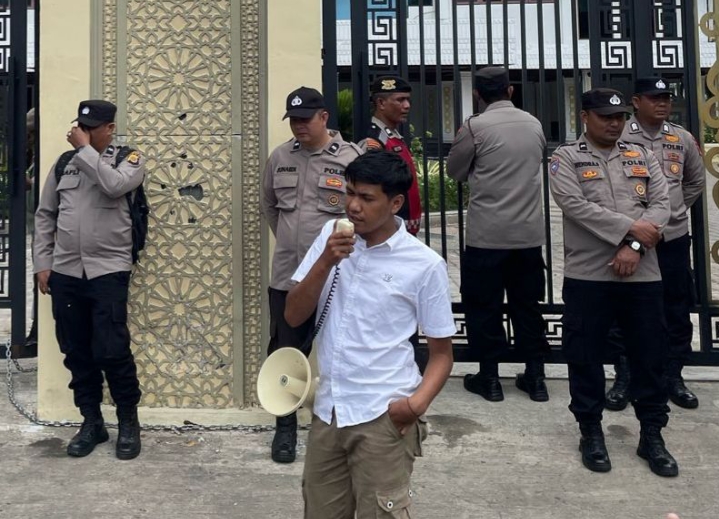 Foto (IST) : Heru Ramadhan Aktivis Bener Meriah Saat Melakukan Orasi Untuk Kepentingan Masyarakat 